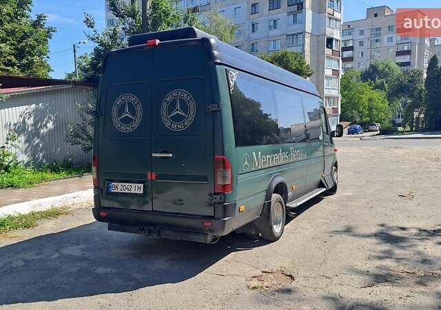 Зеленый Мерседес Sprinter, объемом двигателя 2.15 л и пробегом 701 тыс. км за 10000 $, фото 2 на Automoto.ua