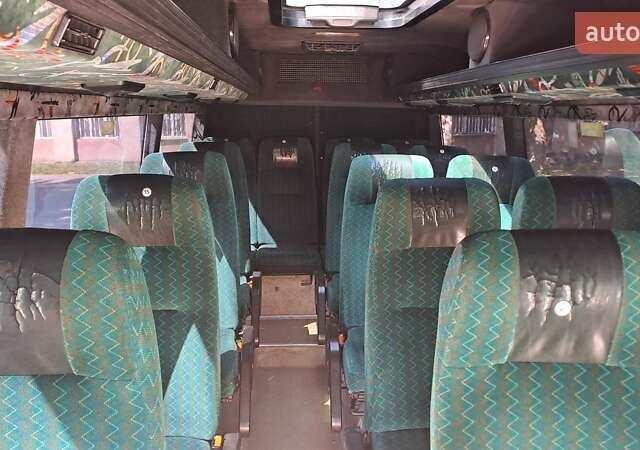 Зеленый Мерседес Sprinter, объемом двигателя 2.15 л и пробегом 701 тыс. км за 10000 $, фото 5 на Automoto.ua