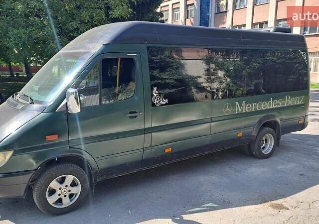 Зеленый Мерседес Sprinter, объемом двигателя 2.15 л и пробегом 701 тыс. км за 10000 $, фото 1 на Automoto.ua