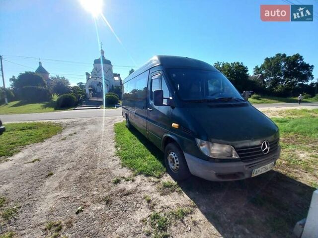 Зеленый Мерседес Sprinter, объемом двигателя 2.2 л и пробегом 387 тыс. км за 7000 $, фото 3 на Automoto.ua