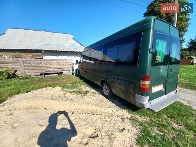 Зеленый Мерседес Sprinter, объемом двигателя 2.2 л и пробегом 387 тыс. км за 7000 $, фото 5 на Automoto.ua