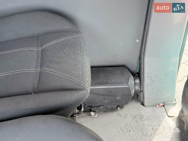 Зелений Мерседес Sprinter, об'ємом двигуна 2.69 л та пробігом 720 тис. км за 7600 $, фото 31 на Automoto.ua