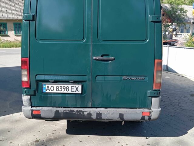 Зеленый Мерседес Sprinter, объемом двигателя 2.1 л и пробегом 500 тыс. км за 6900 $, фото 2 на Automoto.ua