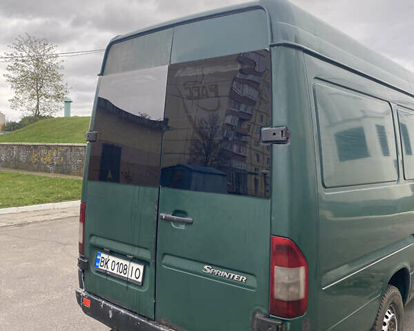 Мерседес Sprinter 2003 у Вараш (Кузнецовськ) на Automoto.ua Зелений Мерседес Sprinter, об'ємом двигуна 2.15 л та пробігом 673 тис. км за 6350 $, фото 2 на Automoto.ua