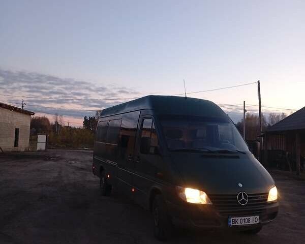Зеленый Мерседес Sprinter, объемом двигателя 2.15 л и пробегом 6 тыс. км за 6000 $, фото 2 на Automoto.ua