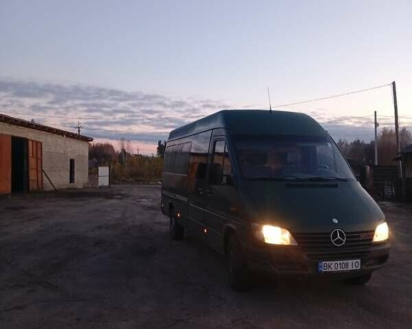 Зеленый Мерседес Sprinter, объемом двигателя 2.15 л и пробегом 6 тыс. км за 6000 $, фото 4 на Automoto.ua