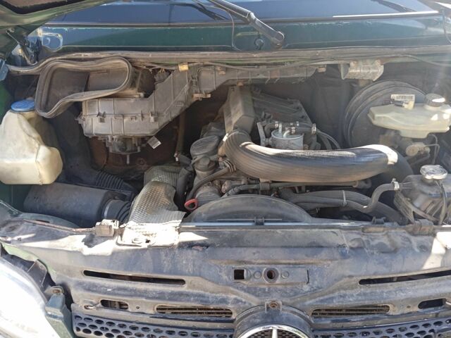 Зеленый Мерседес Sprinter, объемом двигателя 2.1 л и пробегом 560 тыс. км за 6900 $, фото 13 на Automoto.ua