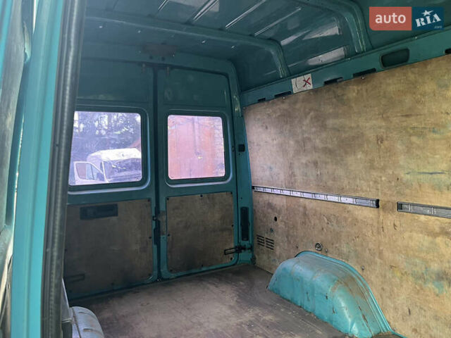 Зеленый Мерседес Sprinter, объемом двигателя 2.69 л и пробегом 400 тыс. км за 7950 $, фото 20 на Automoto.ua