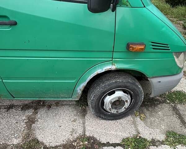 Мерседес Sprinter 2004 у Тячеве на Automoto.ua Зелений Мерседес Sprinter, об'ємом двигуна 2.1 л та пробігом 450 тис. км за 10500 $, фото 1 на Automoto.ua