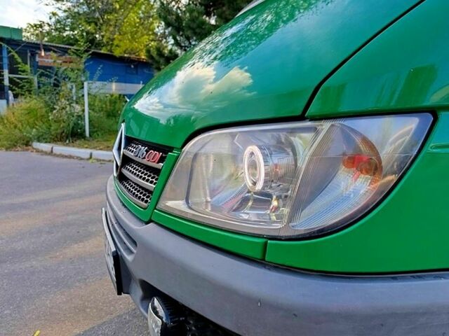 Зеленый Мерседес Sprinter, объемом двигателя 2.7 л и пробегом 540 тыс. км за 16700 $, фото 6 на Automoto.ua