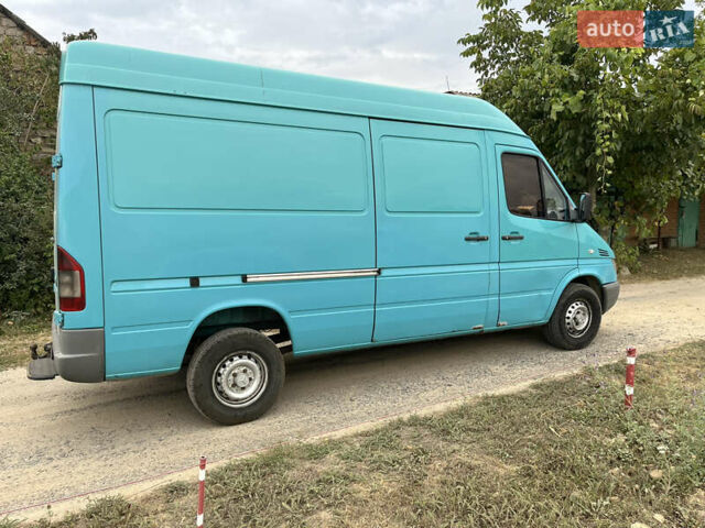 Зеленый Мерседес Sprinter, объемом двигателя 2.69 л и пробегом 400 тыс. км за 7950 $, фото 1 на Automoto.ua