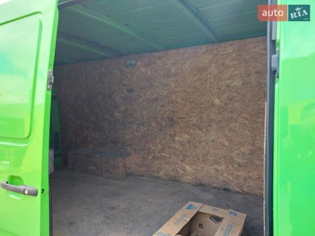 Зеленый Мерседес Sprinter, объемом двигателя 2.15 л и пробегом 568 тыс. км за 10200 $, фото 2 на Automoto.ua