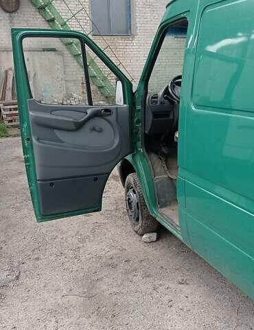 Зеленый Мерседес Sprinter, объемом двигателя 2.2 л и пробегом 450 тыс. км за 10000 $, фото 7 на Automoto.ua