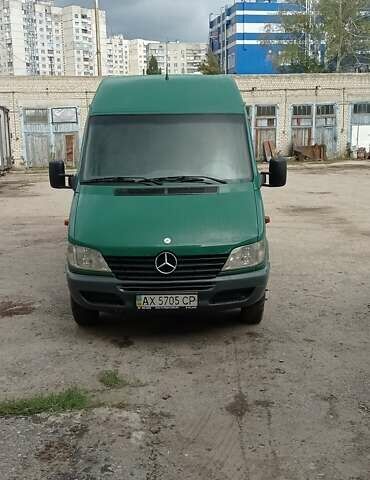 Зеленый Мерседес Sprinter, объемом двигателя 2.2 л и пробегом 450 тыс. км за 10000 $, фото 5 на Automoto.ua
