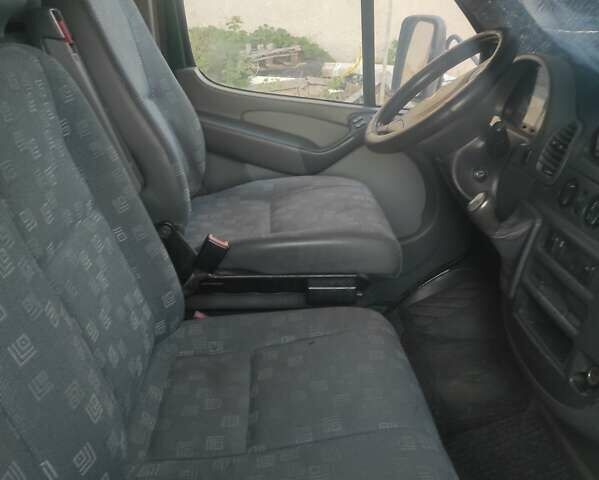 Зеленый Мерседес Sprinter, объемом двигателя 2.69 л и пробегом 450 тыс. км за 10900 $, фото 7 на Automoto.ua