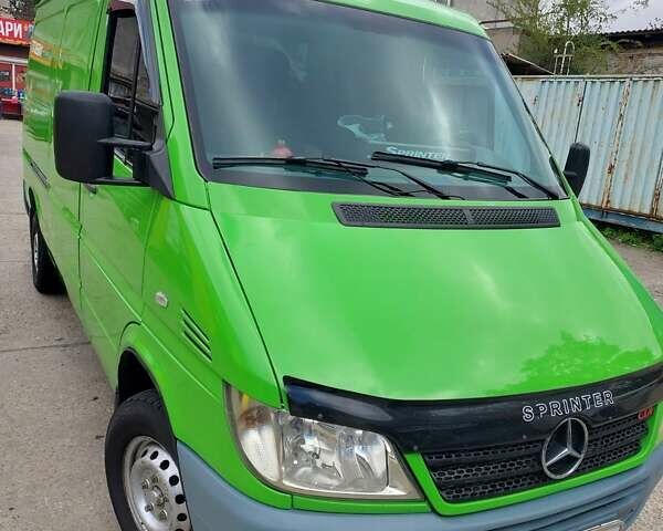 Зеленый Мерседес Sprinter, объемом двигателя 2.15 л и пробегом 568 тыс. км за 10200 $, фото 1 на Automoto.ua