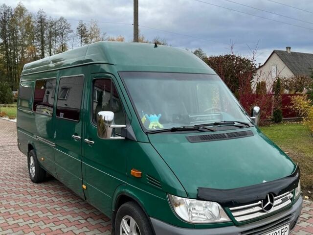 Зеленый Мерседес Sprinter, объемом двигателя 2.7 л и пробегом 800 тыс. км за 8000 $, фото 1 на Automoto.ua