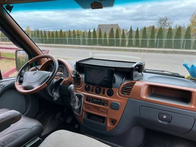 Зеленый Мерседес Sprinter, объемом двигателя 2.7 л и пробегом 800 тыс. км за 8000 $, фото 4 на Automoto.ua
