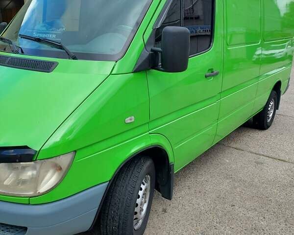 Зеленый Мерседес Sprinter, объемом двигателя 2.15 л и пробегом 568 тыс. км за 10200 $, фото 4 на Automoto.ua