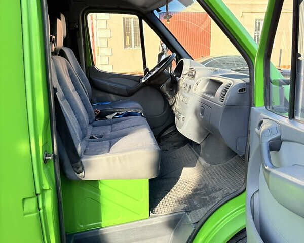 Зеленый Мерседес Sprinter, объемом двигателя 2.69 л и пробегом 455 тыс. км за 12800 $, фото 11 на Automoto.ua