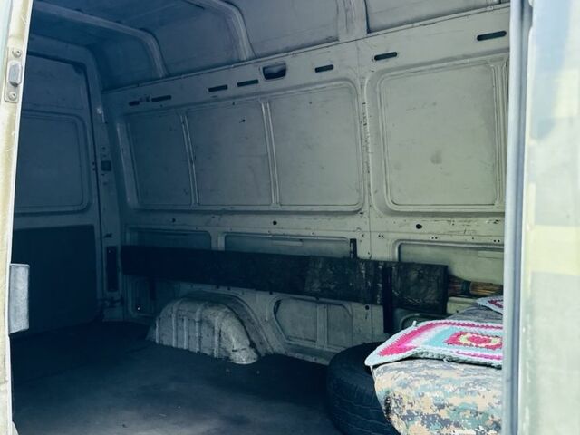 Зеленый Мерседес Sprinter, объемом двигателя 2.2 л и пробегом 280 тыс. км за 2800 $, фото 11 на Automoto.ua