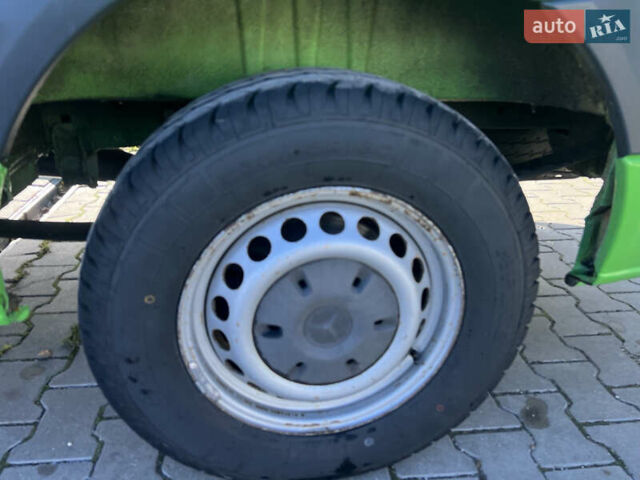 Зелений Мерседес Sprinter, об'ємом двигуна 2.14 л та пробігом 397 тис. км за 12100 $, фото 6 на Automoto.ua