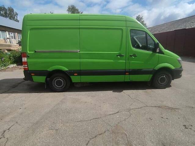 Зеленый Мерседес Sprinter, объемом двигателя 2.14 л и пробегом 330 тыс. км за 16800 $, фото 4 на Automoto.ua