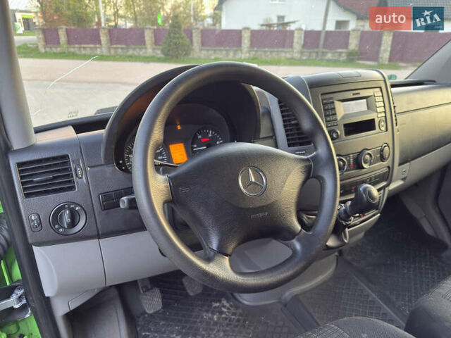 Зеленый Мерседес Sprinter, объемом двигателя 3 л и пробегом 215 тыс. км за 28668 $, фото 3 на Automoto.ua