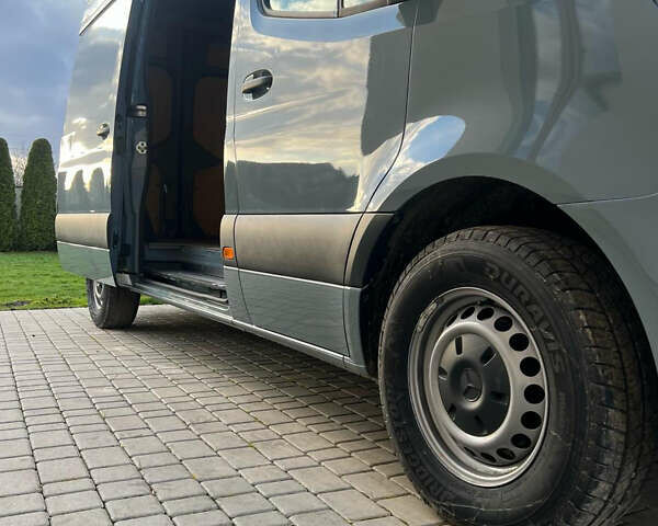 Зелений Мерседес Sprinter, об'ємом двигуна 0 л та пробігом 380 тис. км за 21990 $, фото 6 на Automoto.ua