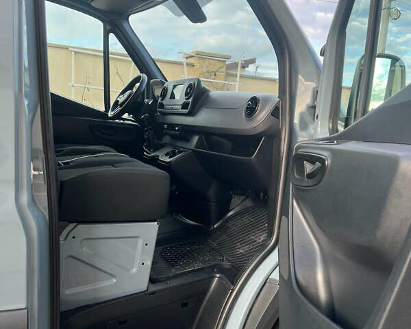 Зелений Мерседес Sprinter, об'ємом двигуна 0 л та пробігом 380 тис. км за 21990 $, фото 12 на Automoto.ua