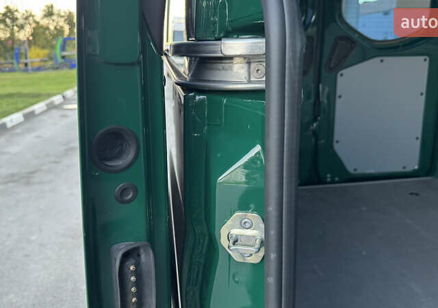 Зеленый Мерседес Sprinter, объемом двигателя 2.2 л и пробегом 271 тыс. км за 28700 $, фото 60 на Automoto.ua