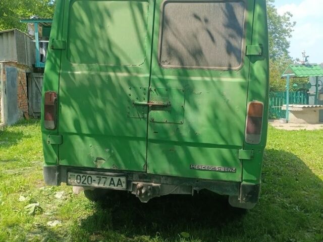 Зелений Мерседес Sprinter, об'ємом двигуна 2 л та пробігом 300 тис. км за 1500 $, фото 1 на Automoto.ua