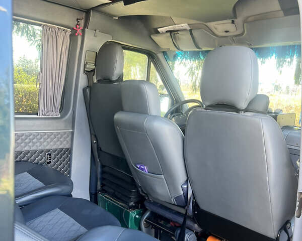 Зеленый Мерседес Sprinter, объемом двигателя 2.7 л и пробегом 210 тыс. км за 10000 $, фото 1 на Automoto.ua