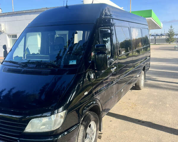 Зеленый Мерседес Sprinter, объемом двигателя 2.7 л и пробегом 210 тыс. км за 10000 $, фото 4 на Automoto.ua