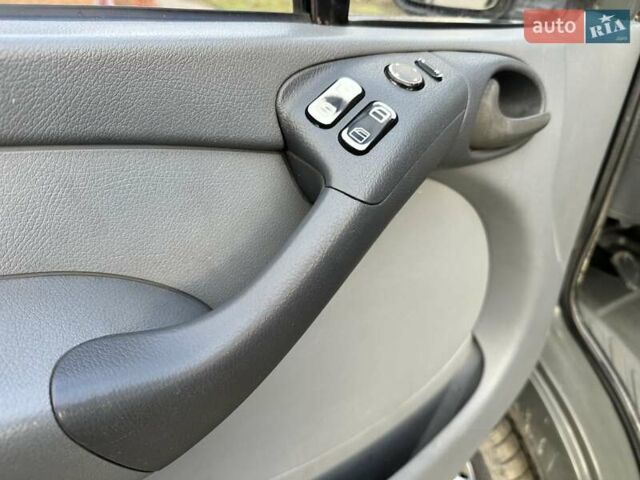 Зеленый Мерседес Sprinter, объемом двигателя 2.15 л и пробегом 600 тыс. км за 4500 $, фото 19 на Automoto.ua