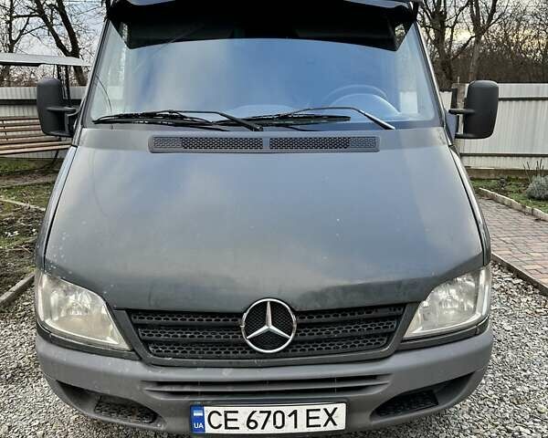 Зеленый Мерседес Sprinter, объемом двигателя 2.15 л и пробегом 600 тыс. км за 4500 $, фото 1 на Automoto.ua