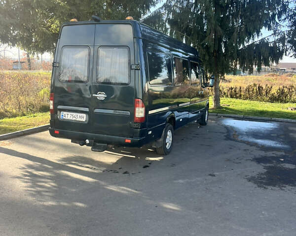 Зеленый Мерседес Sprinter, объемом двигателя 2.7 л и пробегом 210 тыс. км за 10000 $, фото 7 на Automoto.ua
