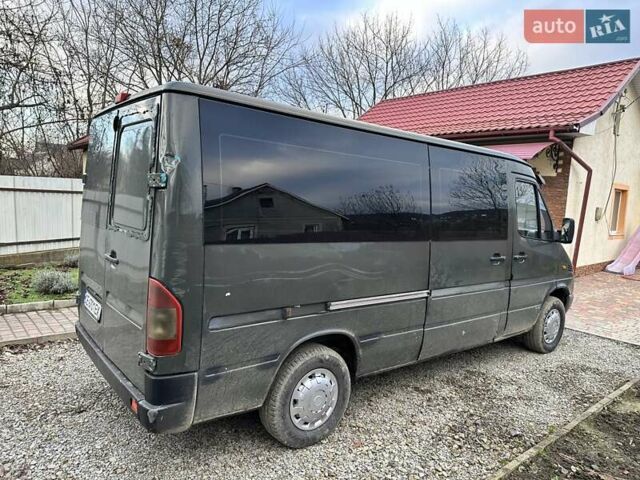 Зеленый Мерседес Sprinter, объемом двигателя 2.15 л и пробегом 600 тыс. км за 4500 $, фото 5 на Automoto.ua
