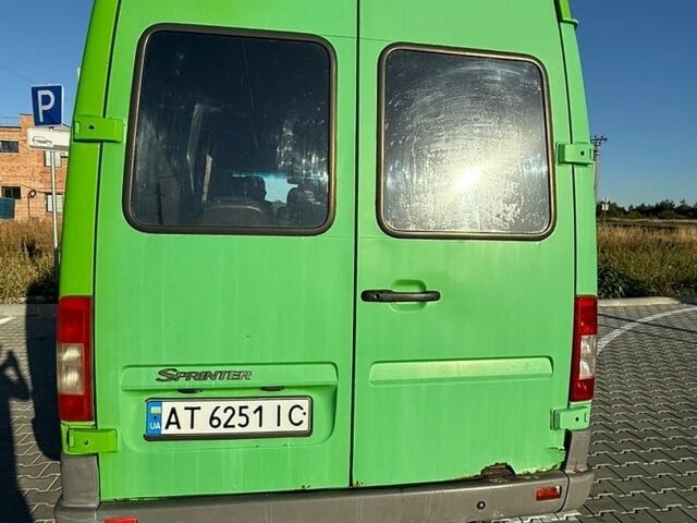 Зеленый Мерседес Sprinter, объемом двигателя 2.2 л и пробегом 452 тыс. км за 6500 $, фото 3 на Automoto.ua