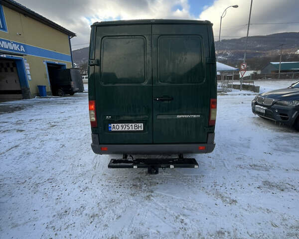Зеленый Мерседес Sprinter, объемом двигателя 2.69 л и пробегом 800 тыс. км за 7800 $, фото 2 на Automoto.ua