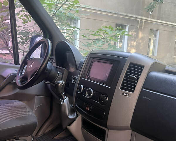 Зеленый Мерседес Sprinter, объемом двигателя 2.15 л и пробегом 420 тыс. км за 9300 $, фото 8 на Automoto.ua