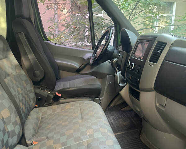 Зеленый Мерседес Sprinter, объемом двигателя 2.15 л и пробегом 420 тыс. км за 9300 $, фото 9 на Automoto.ua