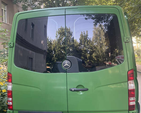 Зеленый Мерседес Sprinter, объемом двигателя 2.15 л и пробегом 420 тыс. км за 9300 $, фото 1 на Automoto.ua