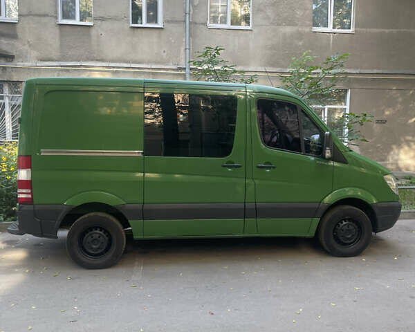 Зеленый Мерседес Sprinter, объемом двигателя 2.15 л и пробегом 420 тыс. км за 9300 $, фото 3 на Automoto.ua
