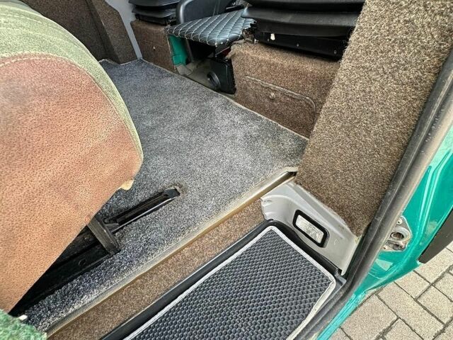 Зеленый Мерседес Sprinter, объемом двигателя 3 л и пробегом 500 тыс. км за 18900 $, фото 10 на Automoto.ua