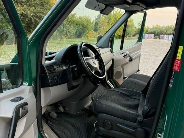 Зелений Мерседес Sprinter, об'ємом двигуна 2.1 л та пробігом 330 тис. км за 19500 $, фото 6 на Automoto.ua
