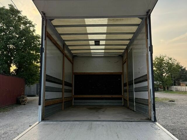 Зелений Мерседес Sprinter, об'ємом двигуна 2.1 л та пробігом 330 тис. км за 19500 $, фото 9 на Automoto.ua