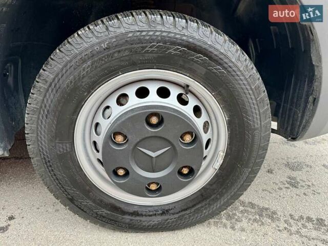 Зелений Мерседес Sprinter, об'ємом двигуна 2.2 л та пробігом 170 тис. км за 31999 $, фото 10 на Automoto.ua