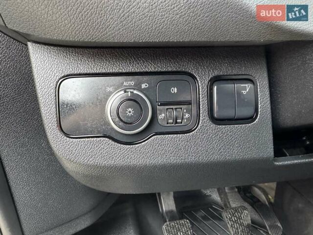 Зелений Мерседес Sprinter, об'ємом двигуна 2.2 л та пробігом 170 тис. км за 31999 $, фото 27 на Automoto.ua