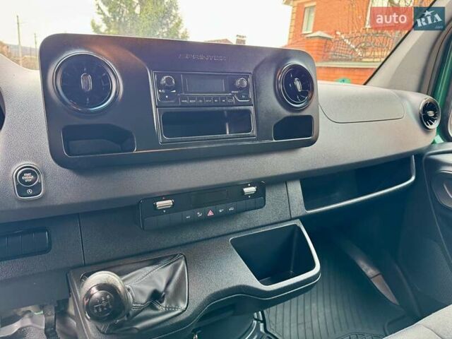 Зелений Мерседес Sprinter, об'ємом двигуна 2.2 л та пробігом 170 тис. км за 31999 $, фото 28 на Automoto.ua